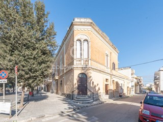 Immobile commerciale in Vendita a Nardò, 270'000€, 440 m²