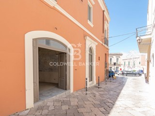 Immobile commerciale in Affitto a Matino, 1'000€, 116 m²