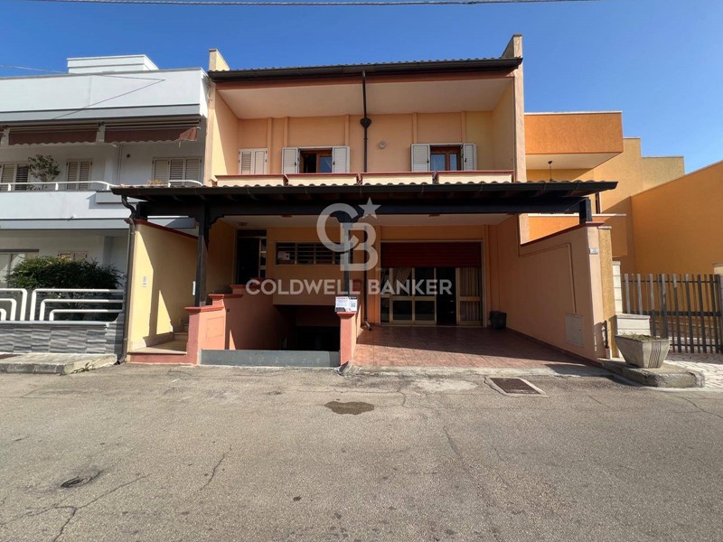 Villa in Vendita a Sogliano Cavour, 280'000€, 298 m²