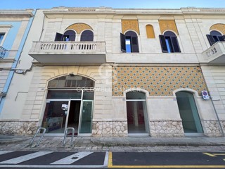 Immobile commerciale in Vendita a Galatina, 160'000€, 215 m²