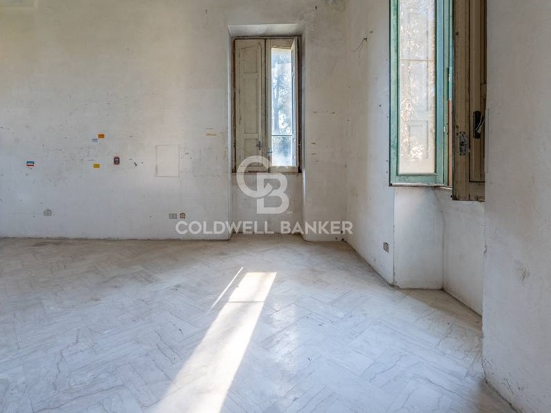 Villa in Vendita a Aradeo, 160'000€, 270 m²