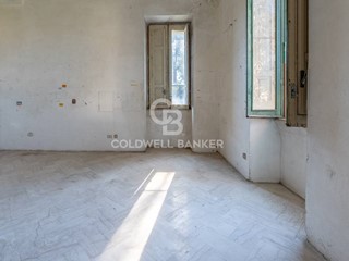 Villa in Vendita a Aradeo, 160'000€, 270 m²