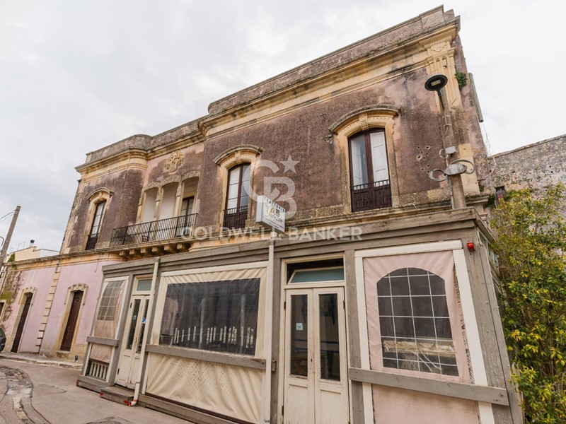 Villa in Vendita a Giuggianello, 495'000€, 472 m²