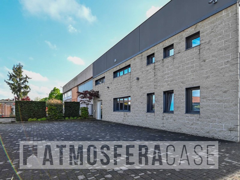 Capannone in Vendita a Ciserano, 600'000€, 1165 m²