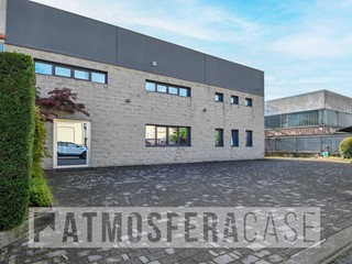 Capannone in Vendita a Ciserano, 600'000€, 1165 m²