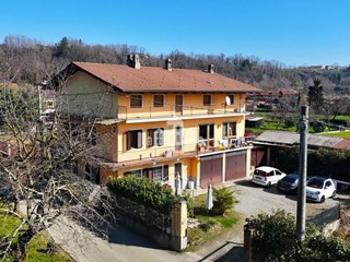 Casa Indipendente in Vendita a Castellamonte, 195'000€, 214 m²