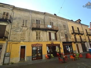 Appartamento in Vendita a Cuorgnè, 99'000€, 350 m²