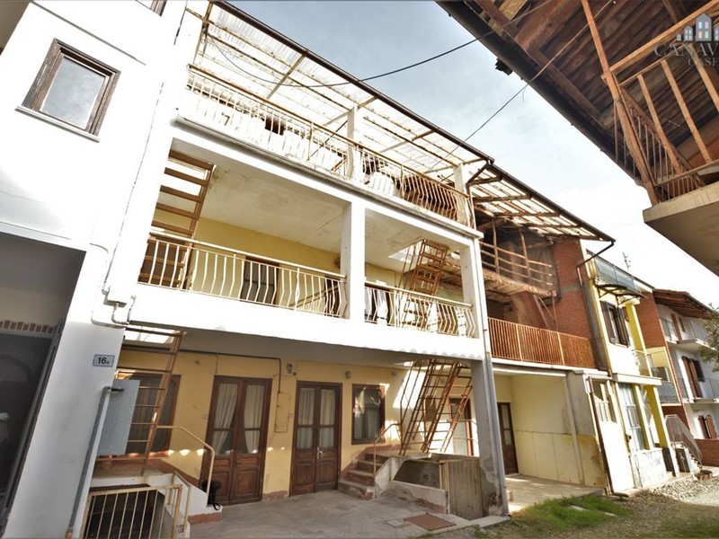 Casa Indipendente in Vendita a Cuceglio, 19'000€, 215 m²