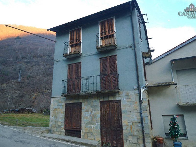 Casa Indipendente in Vendita a Sparone, 35'000€, 100 m²
