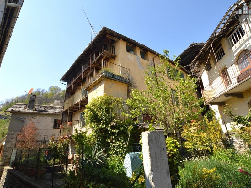 Casa Indipendente in Vendita a Traversella, 20'000€, 103 m²