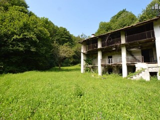 Rustico in Vendita a Valchiusa, 52'000€, 184 m²