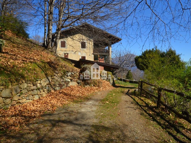 Casa Indipendente in Vendita a Valchiusa, 60'000€, 66 m²