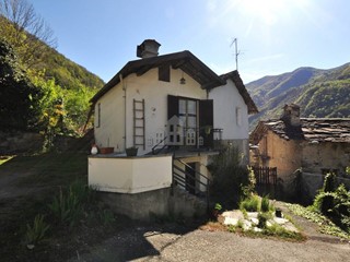 Casa Indipendente in Vendita a Sparone, 29'000€, 35 m²