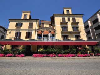 Attività commerciale in Vendita a Cuorgnè, 318 m²