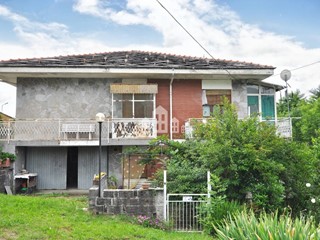 Trilocale in Vendita a Pont Canavese, 45'000€, 70 m²