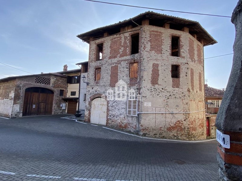 Casa Indipendente in Vendita a Bairo, 29'000€, 190 m²
