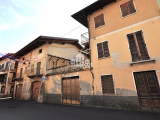 Casa Indipendente in Vendita a Salassa, 168'000€, 466 m²