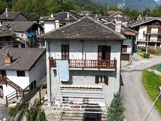 Casa Indipendente in Vendita a Locana, 159'000€, 130 m²