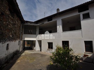 Casa Indipendente in Vendita a Castelnuovo Nigra, 36'000€, 132 m²