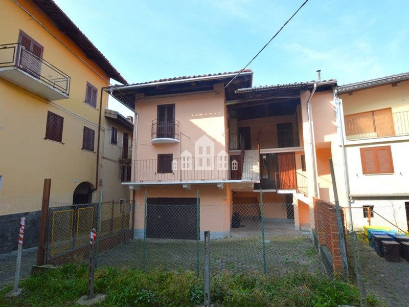 Casa Indipendente in Vendita a Val di Chy, 60'000€, 92 m²
