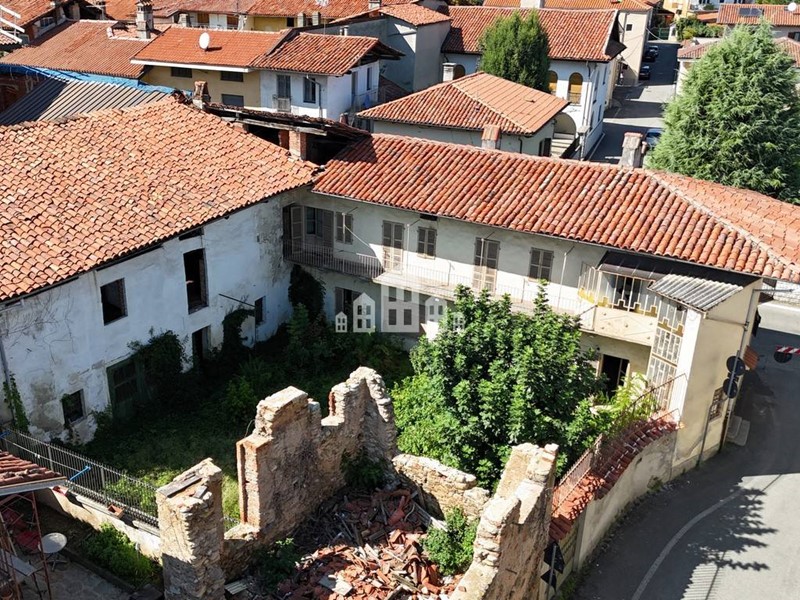 Casa Indipendente in Vendita a Valperga, 139'000€, 376 m²