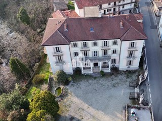 Appartamento in Vendita a Forno Canavese, 395'000€, 901 m², con Box