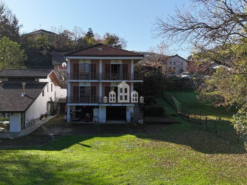 Casa Indipendente in Vendita a Issiglio, 198'000€, 160 m²