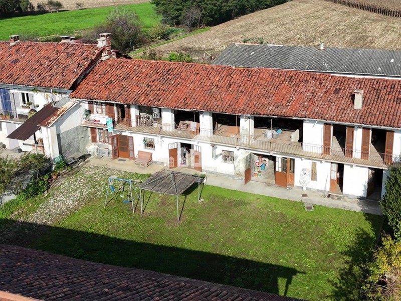 Casa Indipendente in Vendita a Rivarolo Canavese, 139'000€, 300 m²