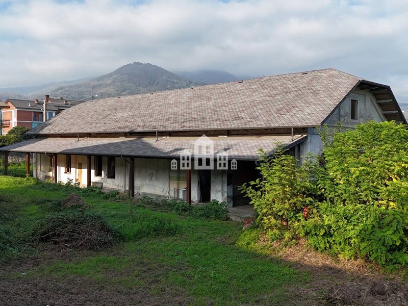 Magazzino in Vendita a Cuorgnè, 129'000€, 334 m²