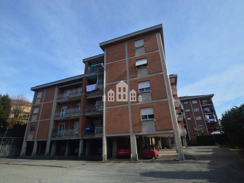 Appartamento in Vendita a Cuorgnè, 69'000€, 107 m²
