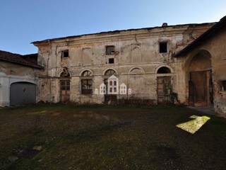 Casa Indipendente in Vendita a Cuorgnè, 25'000€, 70 m²