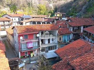 Casa Indipendente in Vendita a Montalto Dora, 42'000€, 80 m²