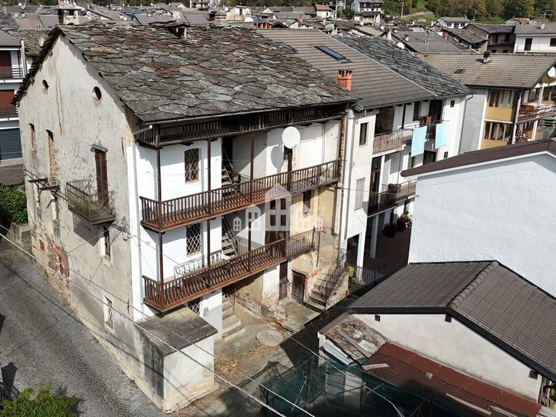 Casa Indipendente in Vendita a Rueglio, 50'000€, 210 m²