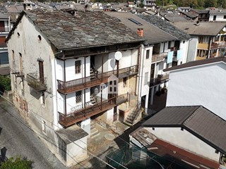 Casa Indipendente in Vendita a Rueglio, 50'000€, 210 m²