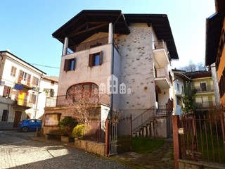 Casa Semi Indipendente in Vendita a Brosso, 120'000€, 182 m²