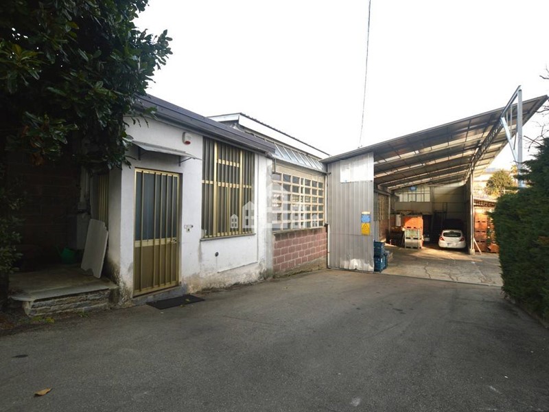 Capannone in Vendita a Cuorgnè, 210'000€, 560 m²
