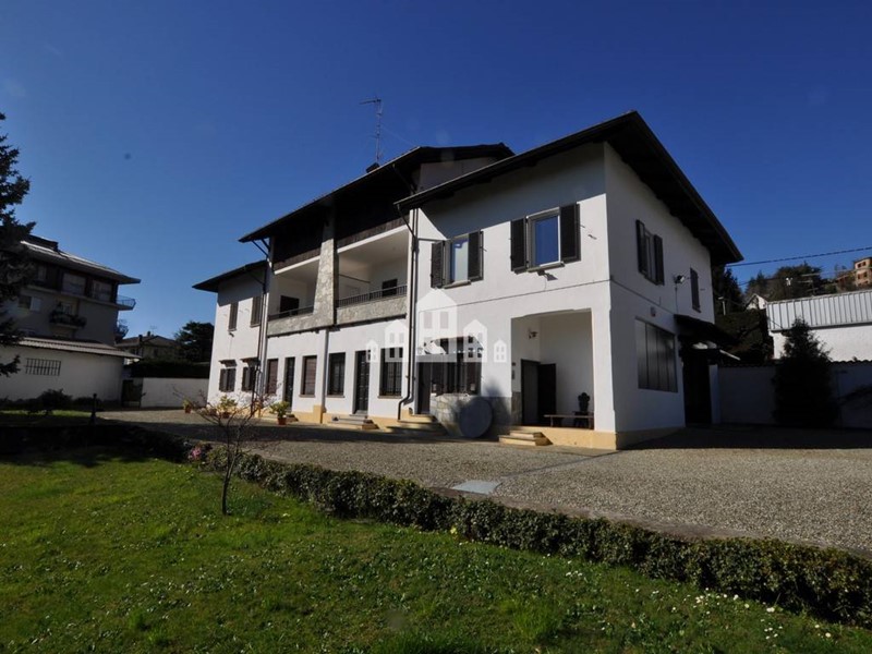 Villa in Vendita a Cuorgnè, 298'000€, 313 m², con Box