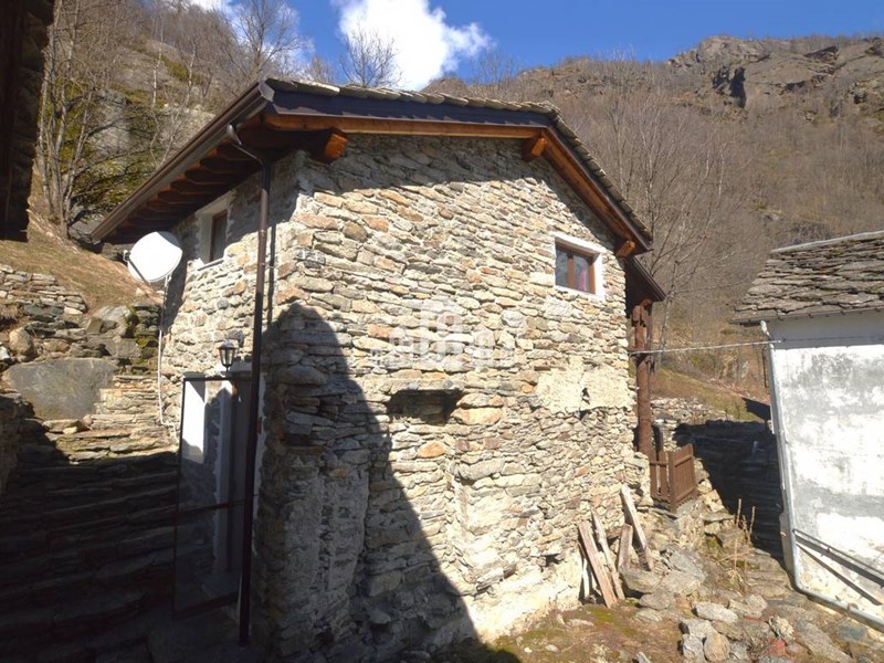 Casa Indipendente in Vendita a Noasca, 65'000€, 56 m²