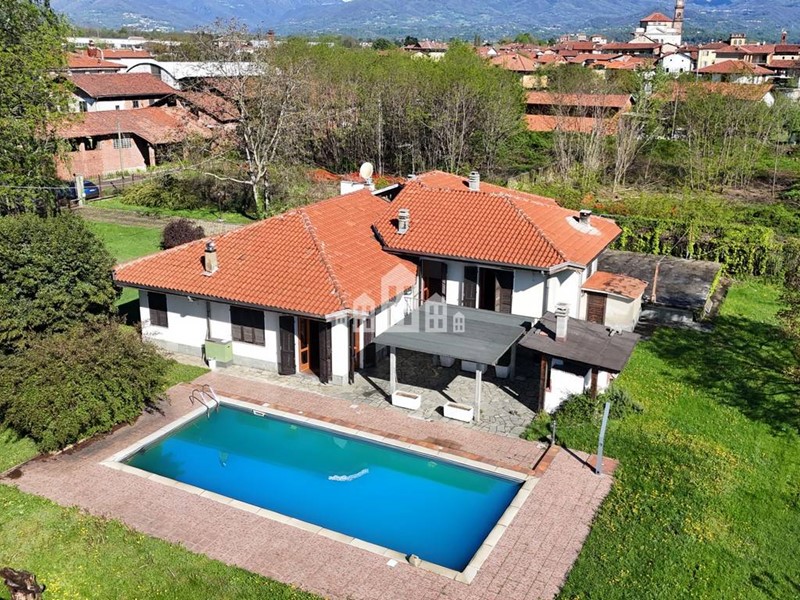 Villa in Vendita a Ozegna, 339'000€, 170 m²