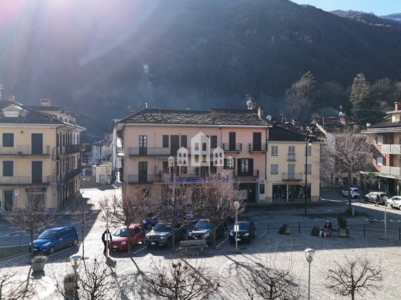Immobile commerciale in Vendita a Pont Canavese, 120'000€, 85 m²