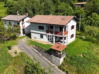 Casa Indipendente in Vendita a Issiglio, 159'000€, 150 m²