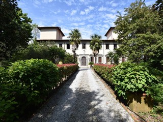 Villa in Vendita a San Giuliano Terme, 2070 m²