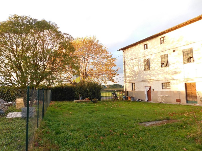 Rustico in Vendita a San Giuliano Terme, 265'000€, 300 m²