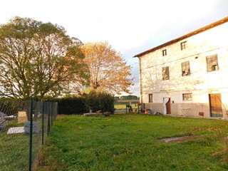 Rustico in Vendita a San Giuliano Terme, 265'000€, 300 m²