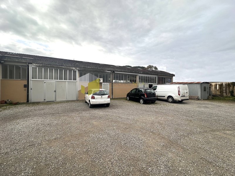 Capannone in Vendita a Ponsacco, 170'000€, 290 m²