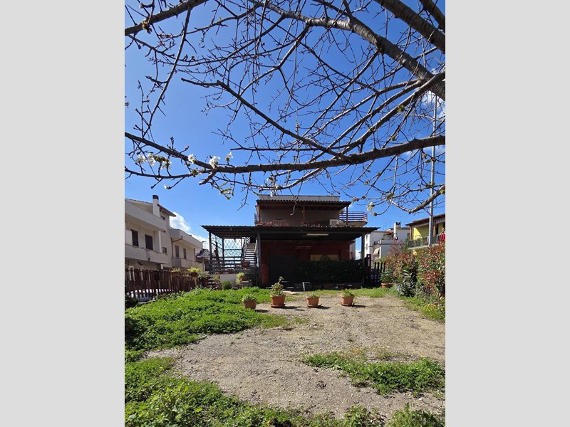 Immobile commerciale in Vendita a Guidonia Montecelio, 125'000€, 85 m²