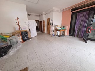 Immobile commerciale in Vendita a Guidonia Montecelio, 125'000€, 85 m²