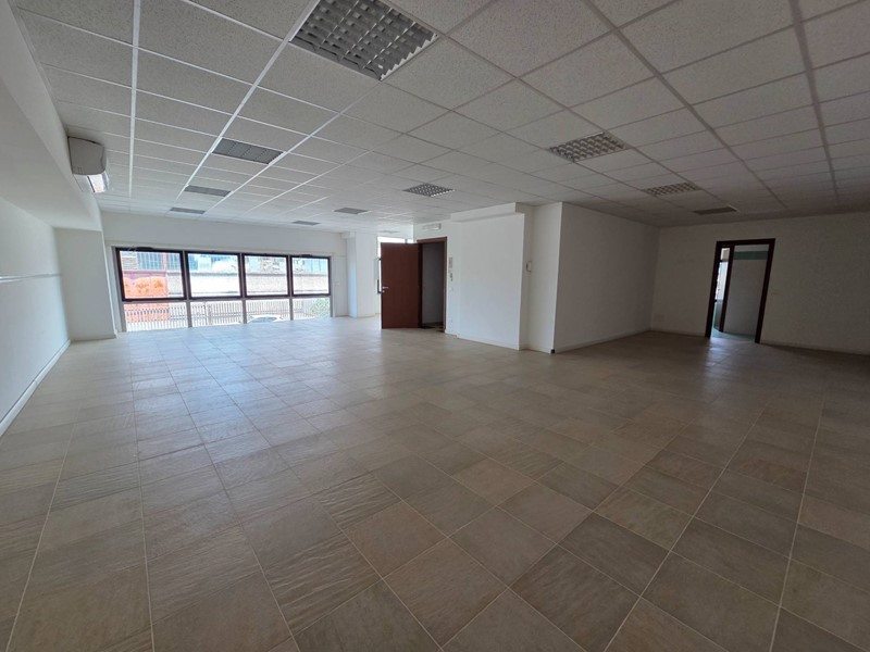 Ufficio in Affitto a Guidonia Montecelio, 1'000€, 130 m²