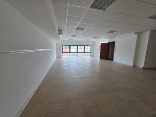 Ufficio in Affitto a Guidonia Montecelio, 1'000€, 130 m²