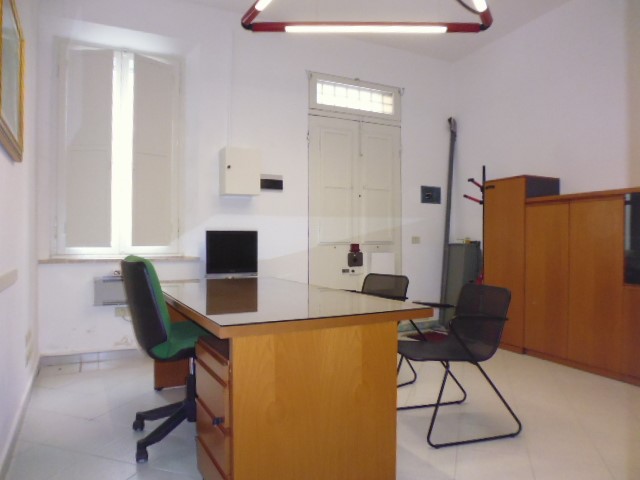 Ufficio in Affitto a Ferrara, 350€, 35 m²